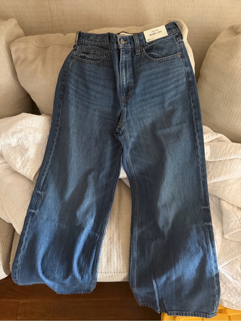 Abercrombie & Fitch High-Rise Wide-Leg Jeans in Denim Blue - Picture 3 of 4